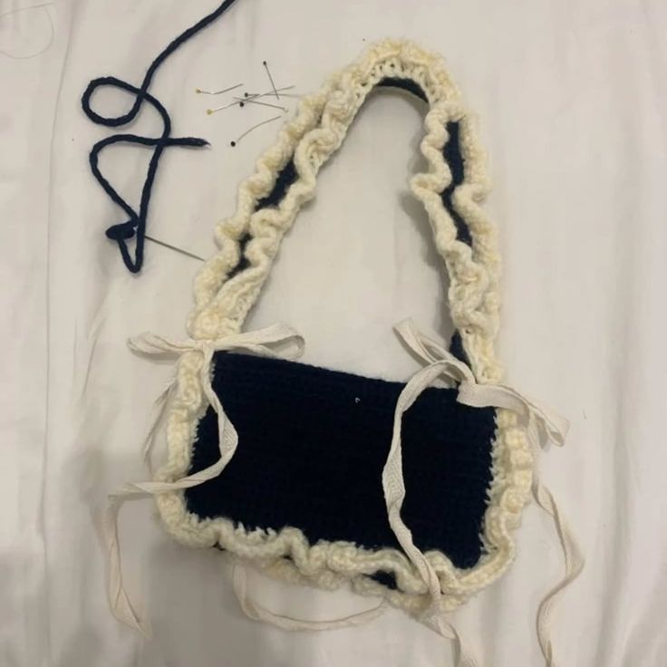 Ruffles crochet bags