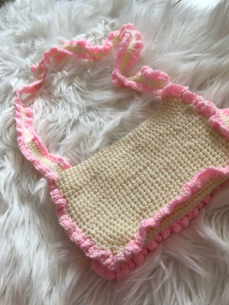 Ruffles crochet bags